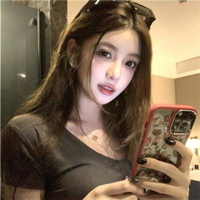 霍莉海报
